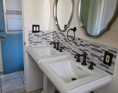 504 N Roosevelt Avenue - Photo Thumbnail 10