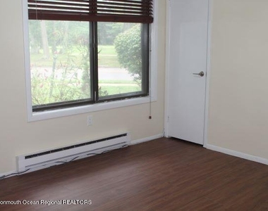 134 Amberly Drive - Photo Thumbnail 9