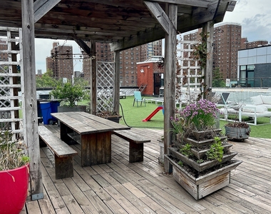 112 Lincoln Avenue - Photo Thumbnail 16