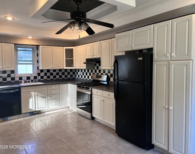 391 Monmouth Avenue - Photo Thumbnail 8