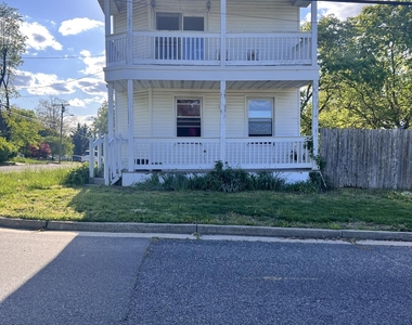 391 Monmouth Avenue - Photo Thumbnail 24