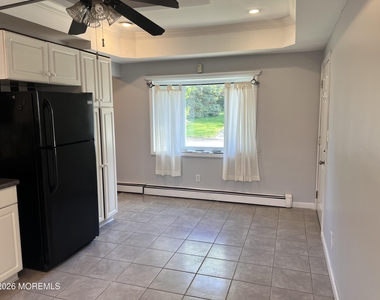 391 Monmouth Avenue - Photo Thumbnail 6