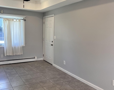 391 Monmouth Avenue - Photo Thumbnail 5