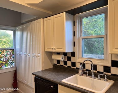 391 Monmouth Avenue - Photo Thumbnail 4