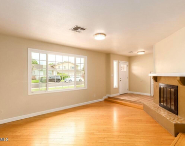 919 E La Jolla Drive - Photo Thumbnail 4