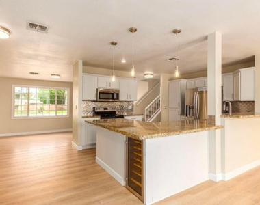 919 E La Jolla Drive - Photo Thumbnail 6