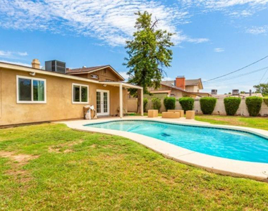 919 E La Jolla Drive - Photo Thumbnail 1