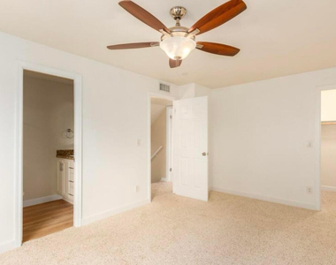 919 E La Jolla Drive - Photo Thumbnail 8