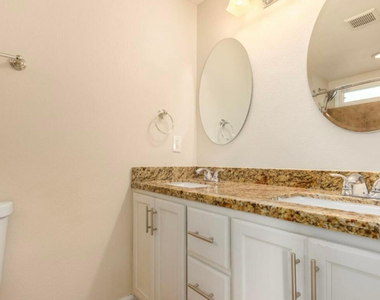 919 E La Jolla Drive - Photo Thumbnail 9