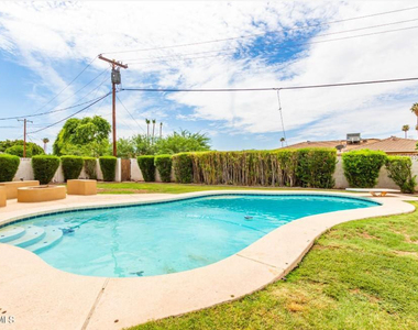 919 E La Jolla Drive - Photo Thumbnail 11