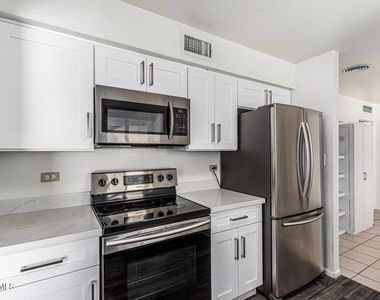 1213 E Riviera Drive - Photo Thumbnail 15