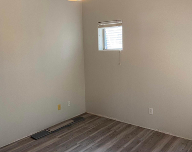 2929 N 37th Street - Photo Thumbnail 11