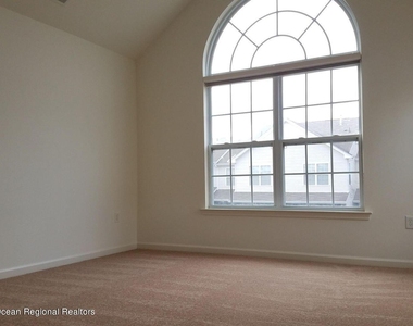 11 Hawthorne Drive - Photo Thumbnail 3