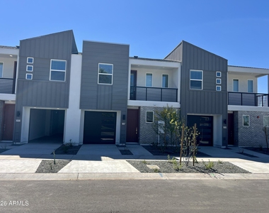 1017 E Pasadena Avenue - Photo Thumbnail 2