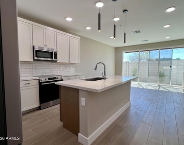 1017 E Pasadena Avenue - Photo Thumbnail 5