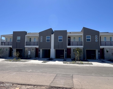 1017 E Pasadena Avenue - Photo Thumbnail 18