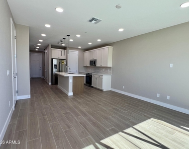 1017 E Pasadena Avenue - Photo Thumbnail 7