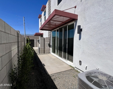 1015 E Pasadena Avenue - Photo Thumbnail 4