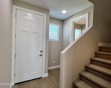 1015 E Pasadena Avenue - Photo Thumbnail 5