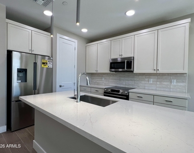 1015 E Pasadena Avenue - Photo Thumbnail 7
