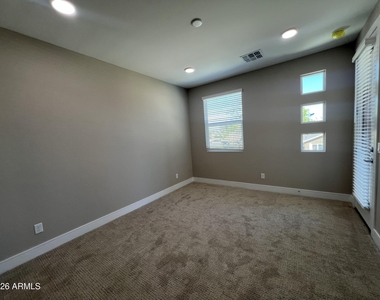 1015 E Pasadena Avenue - Photo Thumbnail 9