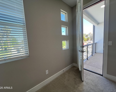 1015 E Pasadena Avenue - Photo Thumbnail 10