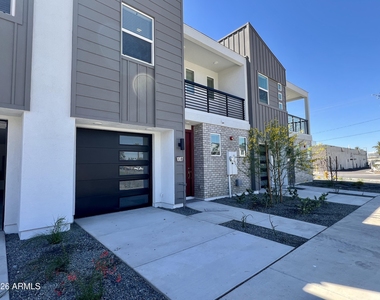 1015 E Pasadena Avenue - Photo Thumbnail 3