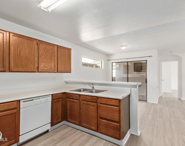 8714 W Amelia Avenue - Photo Thumbnail 8