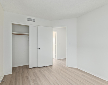 8714 W Amelia Avenue - Photo Thumbnail 22