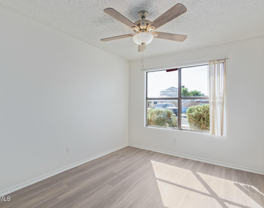 8714 W Amelia Avenue - Photo Thumbnail 16