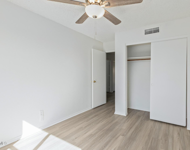 8714 W Amelia Avenue - Photo Thumbnail 18