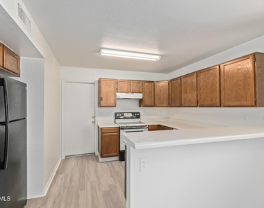 8714 W Amelia Avenue - Photo Thumbnail 6