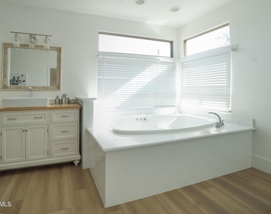 4451 E Earll Drive - Photo Thumbnail 31