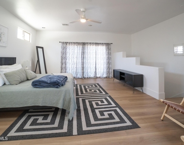 4451 E Earll Drive - Photo Thumbnail 30