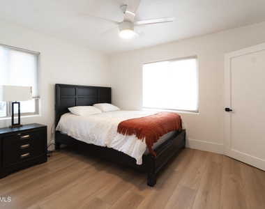 4451 E Earll Drive - Photo Thumbnail 14