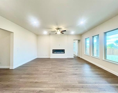 1632 Estivella Drive - Photo Thumbnail 5