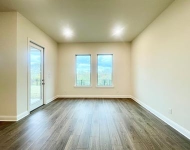 1632 Estivella Drive - Photo Thumbnail 9