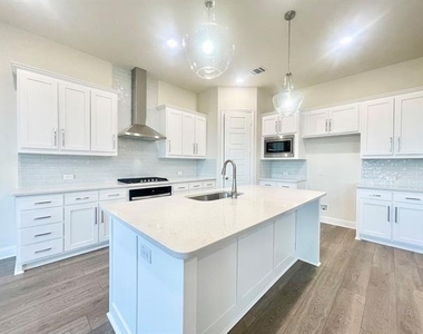 1632 Estivella Drive - Photo Thumbnail 11