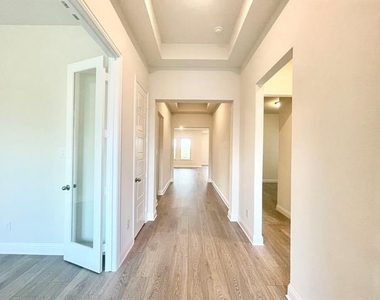 1632 Estivella Drive - Photo Thumbnail 14