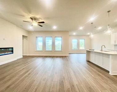 1632 Estivella Drive - Photo Thumbnail 2