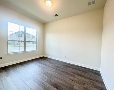 1632 Estivella Drive - Photo Thumbnail 15