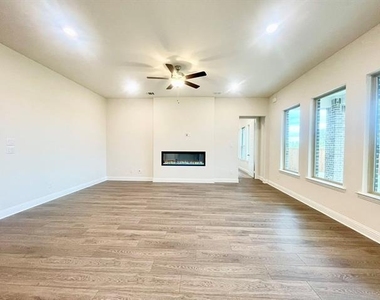 1632 Estivella Drive - Photo Thumbnail 6