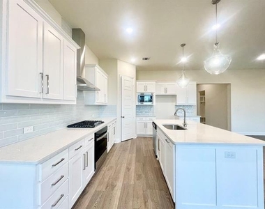 1632 Estivella Drive - Photo Thumbnail 12