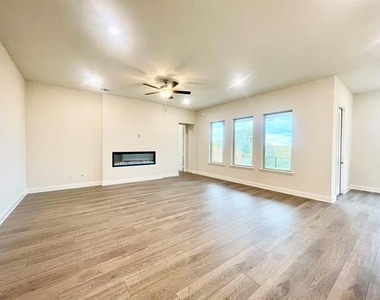 1632 Estivella Drive - Photo Thumbnail 7