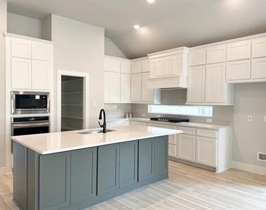 6113 Tahoe Winds Drive - Photo Thumbnail 13