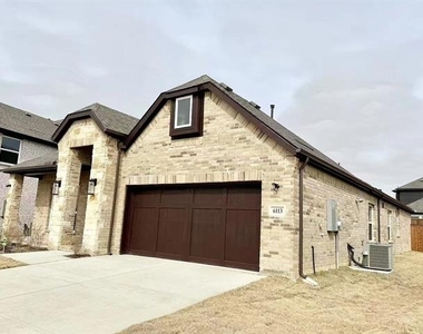 6113 Tahoe Winds Drive - Photo Thumbnail 2