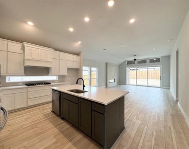 6113 Tahoe Winds Drive - Photo Thumbnail 5