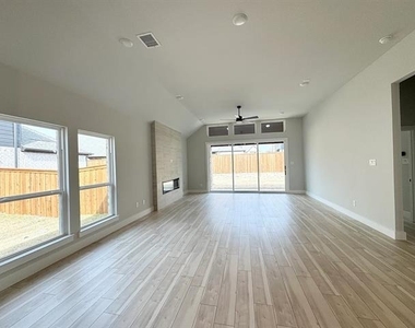 6113 Tahoe Winds Drive - Photo Thumbnail 18