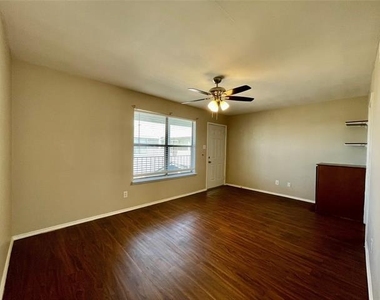2526 W Prairie Street - Photo Thumbnail 6