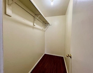 2526 W Prairie Street - Photo Thumbnail 4
